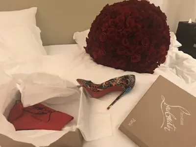 Ексклузивно в HotArena! Моника Валериева заби милионер от Катар! (Много снимки)