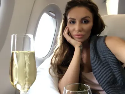 Ексклузивно в HotArena! Моника Валериева заби милионер от Катар! (Много снимки)