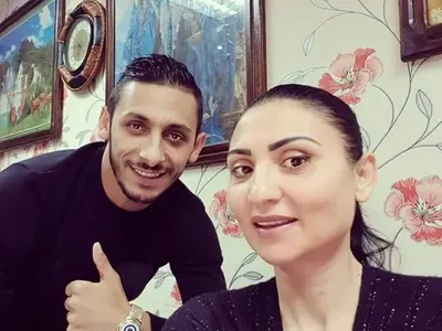 Ексклузивно в HotArena! Софи Маринова окончателно ИЗТРИ Гринго! Целува се с беден ром в столичен мол! (Разказ на очевидец + снимки)