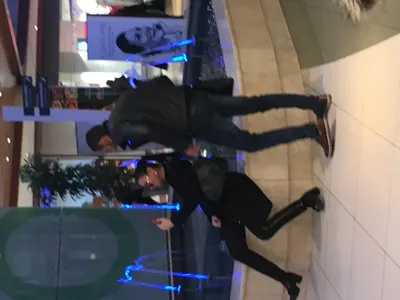 Ексклузивно в HotArena! Софи Маринова окончателно ИЗТРИ Гринго! Целува се с беден ром в столичен мол! (Разказ на очевидец + снимки)