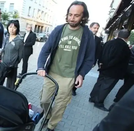 Елена Йончева заряза бебето Тео! Депутатството изяжда времето на журналистката