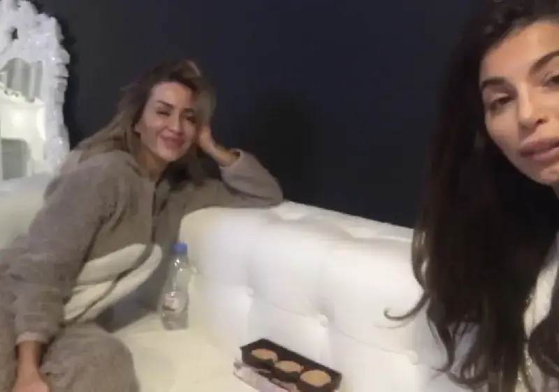 Енджи Касабие и Мегз се обясняват в любов