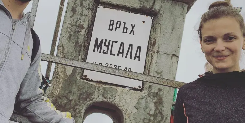 Ето го гаджето на Нора Шопова! Синоптичката се вижда като президентша, подобно на Деси Банова