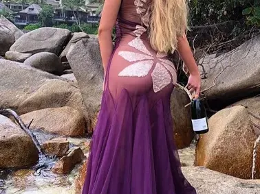 Гери-Никол без капка свян! (Певицата се вее без бельо на Сейшелите)