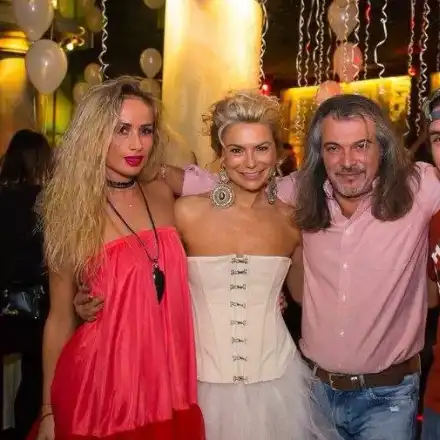 Халваджиян бере срам със снаха си! Това ФОТО го довърши! (Виж в галерията)