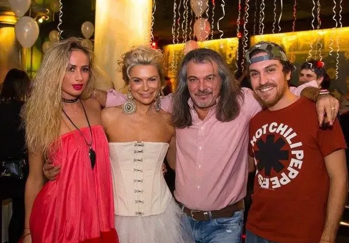 Халваджиян бере срам със снаха си! Това ФОТО го довърши! (Виж в галерията)
