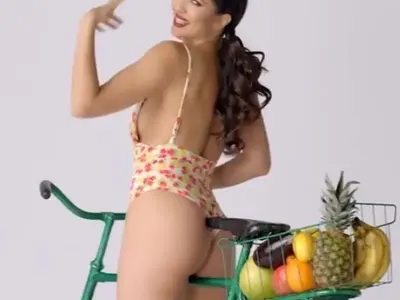 И Райна се фука с яка дупара!