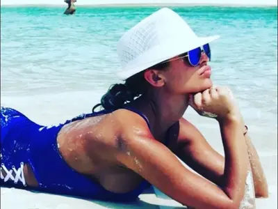 Яна на Петко се пусна по монокини