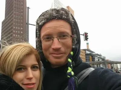 Яни от „Фермата“ свали вдовицата Виолета! Отидоха на гости на Гинчев в Берлин (СНИМКИ)