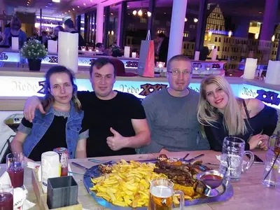 Яни от „Фермата“ свали вдовицата Виолета! Отидоха на гости на Гинчев в Берлин (СНИМКИ)