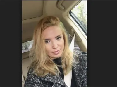 Ирина Сарачинова се фука с нов джип из зимна София