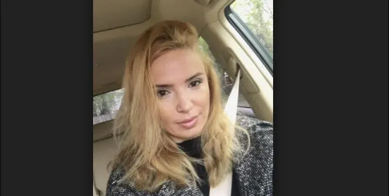 Ирина Сарачинова се фука с нов джип из зимна София