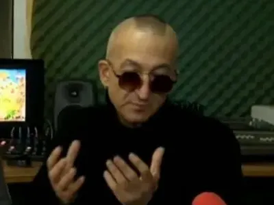 Какво се случва с Дони? Музикантът заприлича на каторжник, стопи се с 35 кг