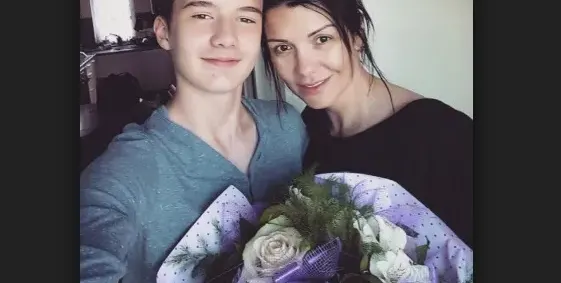 Кали учи сина си да уважава жените! Ето с какви момичета му забрани да спи (Подробности)