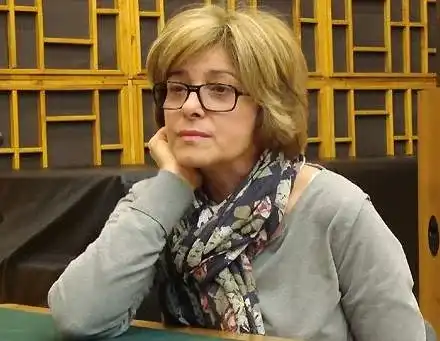 Катето Евро спешно търси цяр за запек