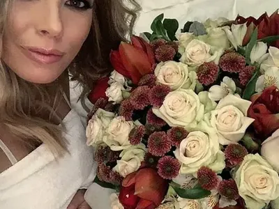 Коко умори 100 цветя за Емилия