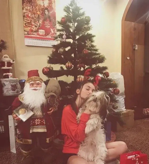 Крисия посрещна Нова година в компанията на куче