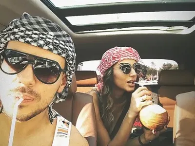 Лудия репортер Петканов потроши магазин в Дубай на медения си месец с Алекс (Подробности)