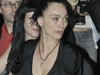 Мая Илиева осиновява дете №4! Вижте реакцията на гаджето й!