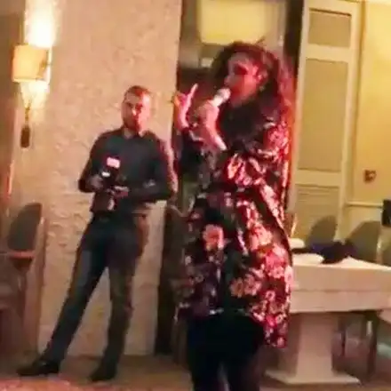 Мария Илиева посрещна Нова година сама с огромен корем и къса рокля