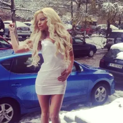 Мис Джуки с подаръци за 10 бона