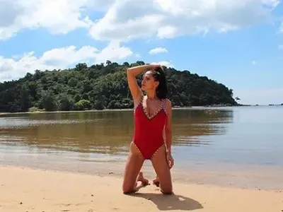 Неочаквано: Преслава само за 1 от 7 дни си смени любимия черен бански! И това е напредък!