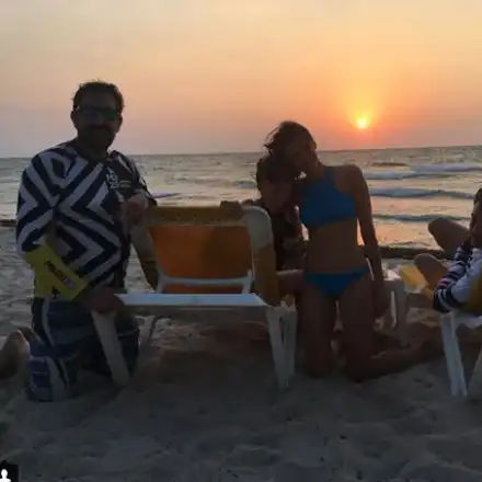 Нина Добрев празнува РД на плажа с мохито (Фото от празника й)