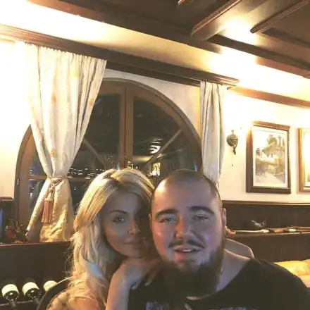 Първо в HotArena! Гонзовица бие шута на Гущеров!? Той я излъгал, че ще и купи кола