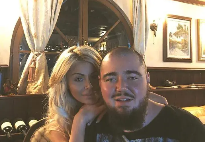 Първо в HotArena! Гонзовица бие шута на Гущеров!? Той я излъгал, че ще и купи кола