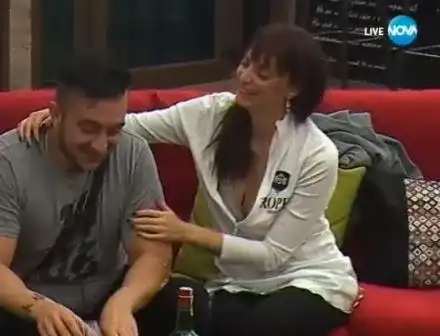 Пияни и заляни Коцето и Зорница си разменили креватни ласки и във WC-то на „Биг Брадър”! Какво скри шоуто от нас?