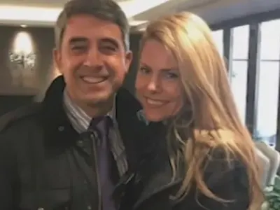 Плевнелиев предложил брак на Деси с късмет от баницата, тя се прави на ощипана и отказала наужким