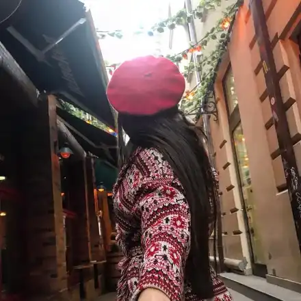 Райна бяга с тайно гадже в Румъния