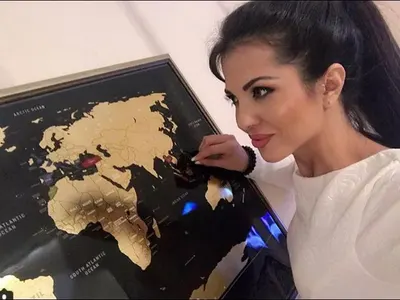 Райна си оперира носа