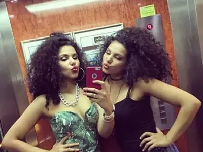 Разкрепостените Алекс и Влади бръмчат с общо гадже