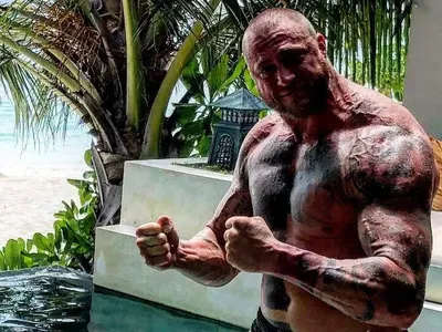 Ще се пръсне! Вижте на какво е заприличал Любо Чука