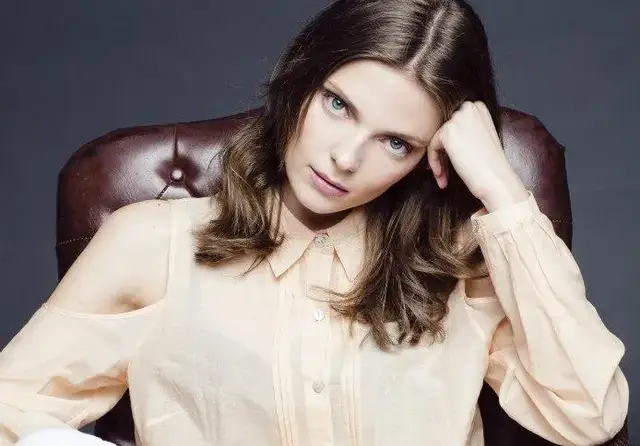 Синоптичката Нора Шопова не иска сватба! Има гадже от 3 години - съвсем обикновено момче, не е богаташ