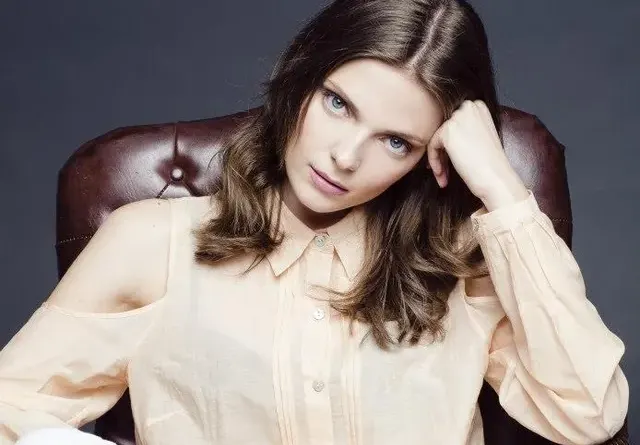 Синоптичката Нора Шопова не иска сватба! Има гадже от 3 години - съвсем обикновено момче, не е богаташ