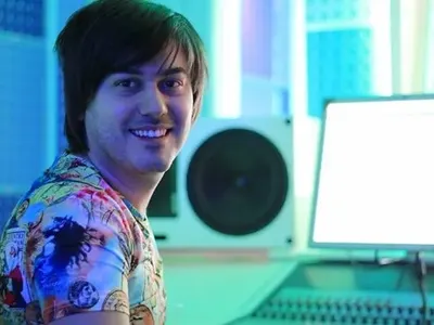 Скандалът е голям! Хитмейкърът на чалгарките Оцко я загази яката! Присвои пари от влиятелен турчин, съдят го и му опразниха офиса (Подробности)