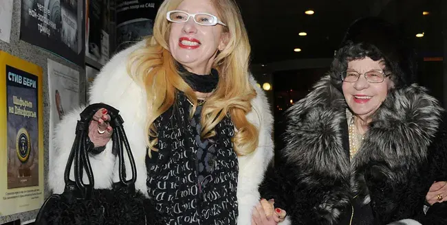 Стоянка Мутафова бита от дъщеря си, държала я гладна (Шокиращи разкрития)