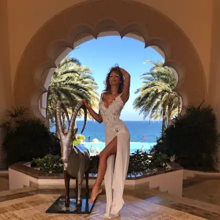 Вижте Моника като БУЛКА! Мирише на сватба с милионер арабин (Снимки)