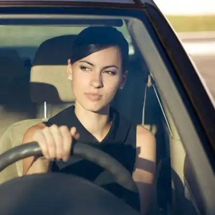 Защо дамите наистина са по-добри шофьори