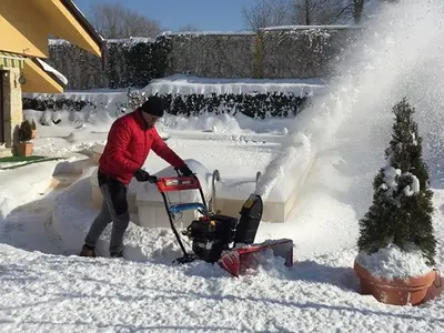 Здравко от „Ритон“ извади снегорина!