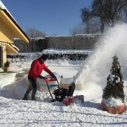 Здравко от „Ритон“ извади снегорина!