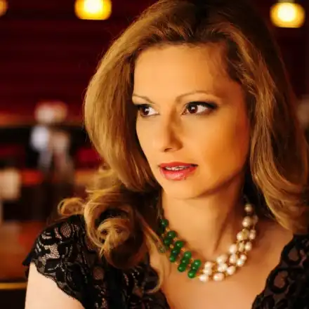 Аделина Радева с привилегии в НОВА и предизвика завист! Движи със служебна кола и личен шофьор