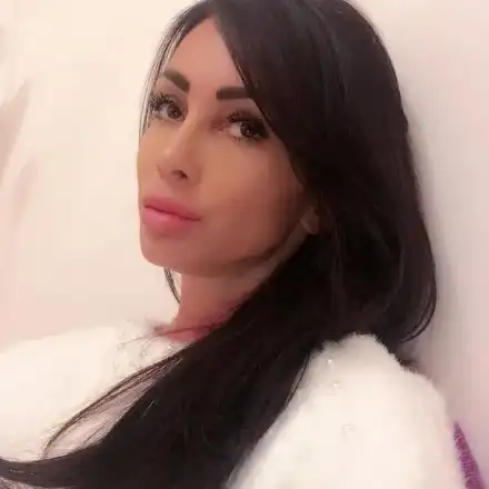 Биляна се снима в леглото (Фото)