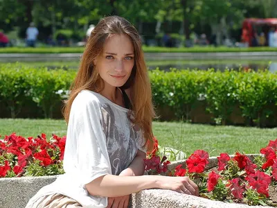 Бившата на Чолата продава апартаменти на колегите си от „Под прикритие“