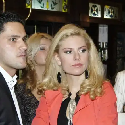 Деси Банова на нож с родата на бившия си! Не му позволиха да й остави апартамент