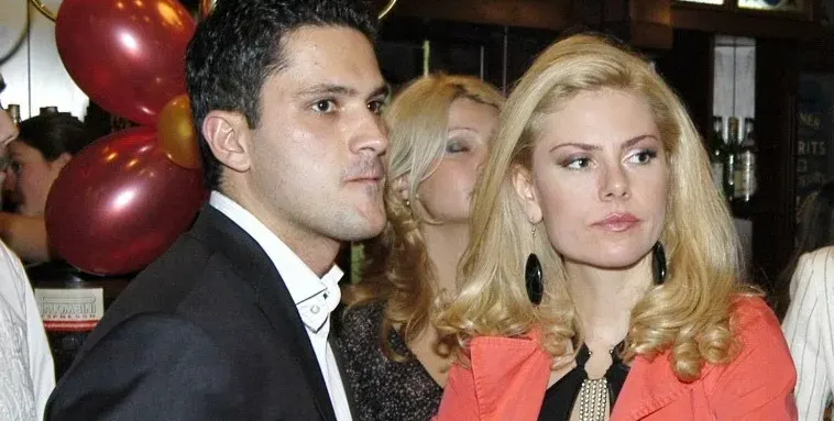 Деси Банова на нож с родата на бившия си! Не му позволиха да й остави апартамент