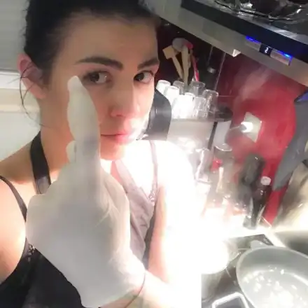 Деси Цонева си отряза пръста