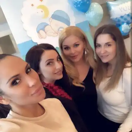 ДесиСлава кани колежка за орисница